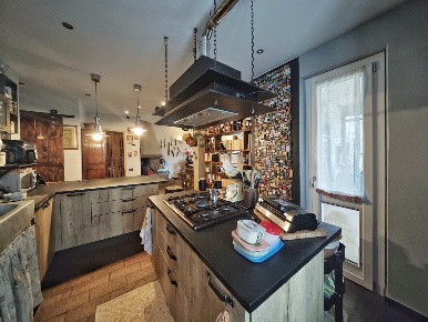 Foto Appartamento in Via Arena 15, Ameglia di 109 m² con 5 locali