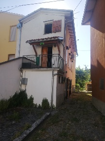 Foto Appartamento a Fornovo di Taro di 105 m² con 6 locali in vendita