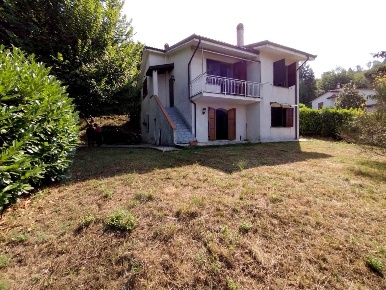 Foto Villa unifamiliare a Fosdinovo di 160 m² con 9 locali in vendita