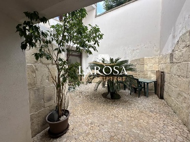 Foto Appartamento a Vernole Centro di 103 m² con 4 locali in vendita