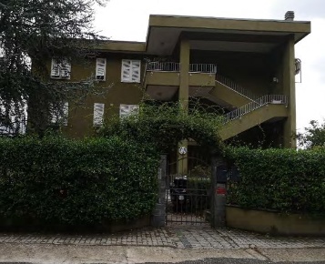 Foto Appartamento in Via Aldo Moro 26, Follo di 238 m² con 11 locali