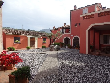 Foto Appartamento a Fosdinovo di 98 m² con 6 locali in vendita