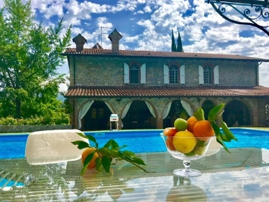 Foto Villa unifamiliare a Ameglia di 338 m² con 11 locali in vendita