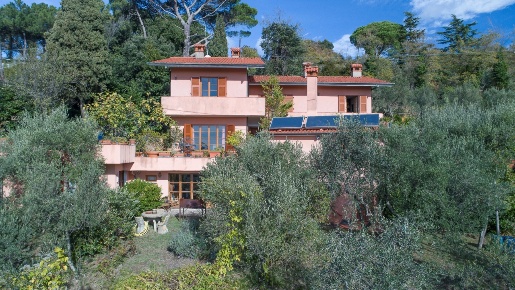 Foto Villa singola a Fosdinovo di 280 m² con 11 locali in vendita