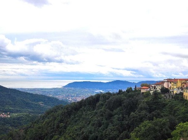 Foto Appartamento a Fosdinovo di 130 m² con 5 locali in vendita