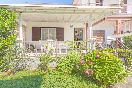 Foto Appartamento a Ameglia di 68 m² con 4 locali in vendita