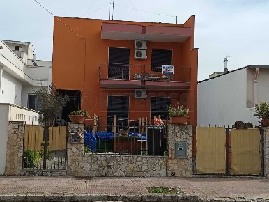 Foto Villa singola in VIA DE GASPERI 33, Sannicola di 140 m² con 7 locali
