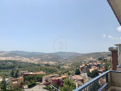 Foto Appartamento in Viale Margherita 44, Vizzini di 116 m² con 4 locali