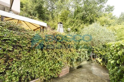 Foto Appartamento in Via Brigate Partigiane, Follo di 171 m² con 5 locali