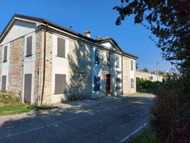 Foto Appartamento a Fornovo di Taro di 100 m² con 3 locali in vendita