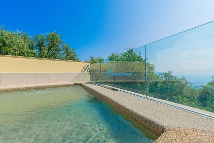 Foto Villa unifamiliare a Diano Marina di 121 m² con 4 locali in vendita