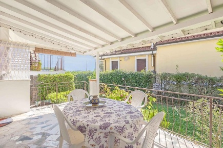 Foto Appartamento in Via Don Celsi 5, Ameglia di 68 m² con 4 locali
