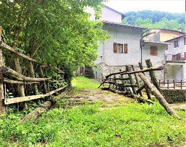 Foto Villa singola in Via del Cerbino, Vernio di 100 m² con 3 locali