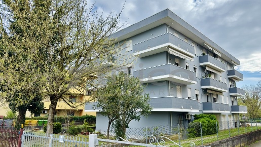Foto Appartamento in Via V. Chiarugi 120/B, Rovigo di 100 m² con 6 locali