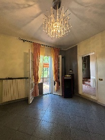 Foto Appartamento a Fornovo di Taro di 119 m² con 5 locali in vendita