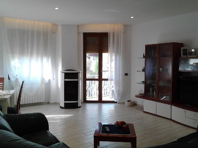 Foto Appartamento a Ameglia di 123 m² con 5 locali in vendita