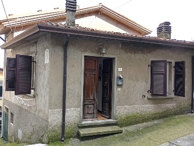 Foto Villa singola in Via Marzano, Fosdinovo di 140 m² con 7 locali