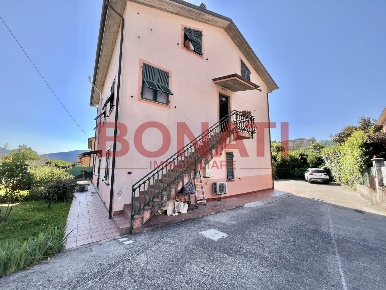 Foto Appartamento a Follo di 130 m² con 5 locali in vendita