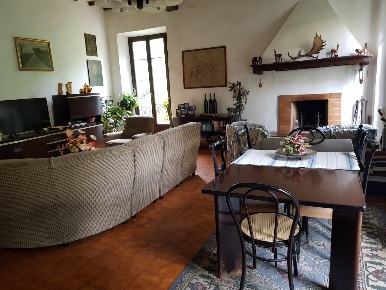 Foto Villa unifamiliare a Calci di 400 m² con 14 locali in vendita