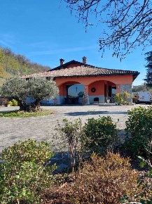 Foto Villa unifamiliare a Fornovo di Taro di 336 m² con 13 locali