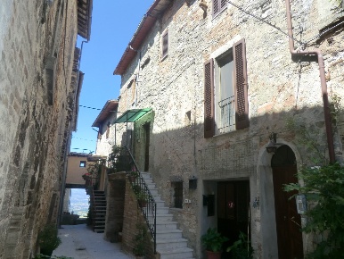 Foto Appartamento a Gualdo Cattaneo di 70 m² con 5 locali in vendita