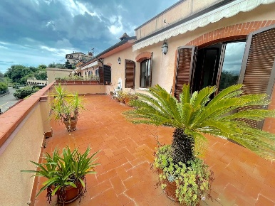 Foto Appartamento a Ameglia di 82 m² con 4 locali in vendita