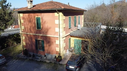 Foto Villa singola a Fornovo di Taro di 182 m² con 6 locali in vendita