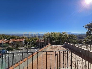 Foto Appartamento in Via  osticcio, Montalcino di 94 m² con 4 locali