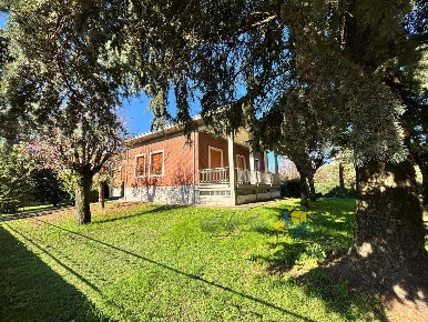 Foto Villa unifamiliare a San Secondo Parmense di 340 m² con 6 locali