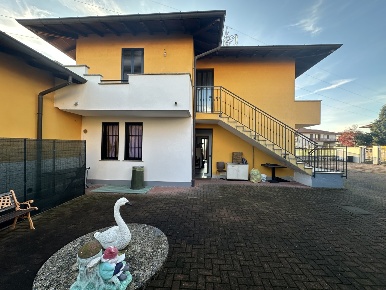 Foto Villa unifamiliare in Via XXV Aprile 1, Borgo Ticino di 200 m²