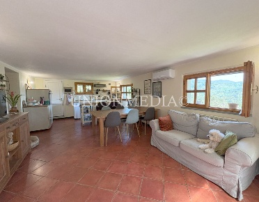 Foto Villa unifamiliare in Viale Vittorio Alfieri, Fosdinovo di 220 m²