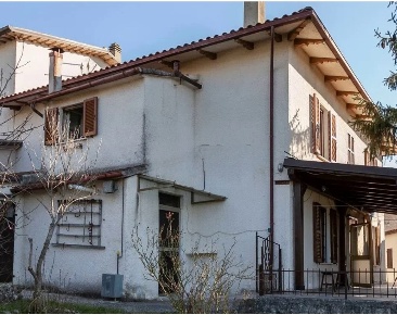 Foto Villa bifamiliare in Via Nocera Umbra, Nocera Umbra di 212 m²