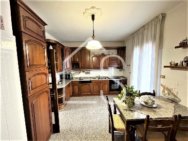 Foto Villa bifamiliare a Castiglione dei Pepoli di 182 m² con 7 locali
