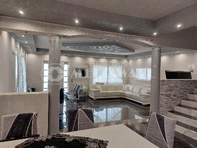 Foto Villa bifamiliare a Pramaggiore di 200 m² con 8 locali in vendita