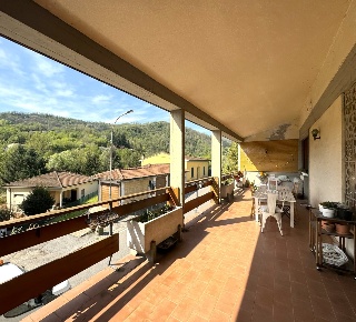 Foto Villa unifamiliare in Via Poggiole 4, Vernio di 450 m² con 10 locali