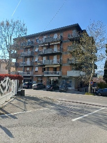 Foto Appartamento a Fornovo di Taro di 108 m² con 6 locali in vendita
