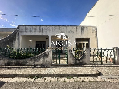 Foto Villa singola a Vernole Centro di 220 m² con 7 locali in vendita