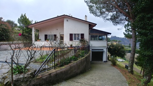 Foto Villa unifamiliare a Fosdinovo di 267 m² con 7 locali in vendita