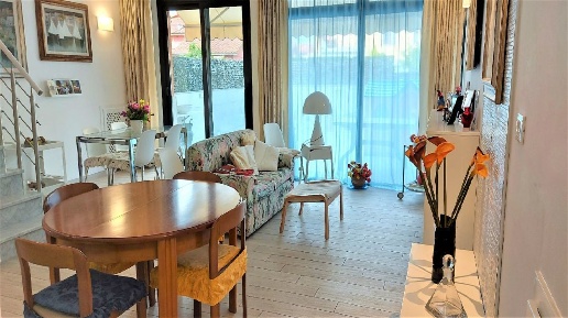 Foto Appartamento a Ameglia di 200 m² con 7 locali in vendita