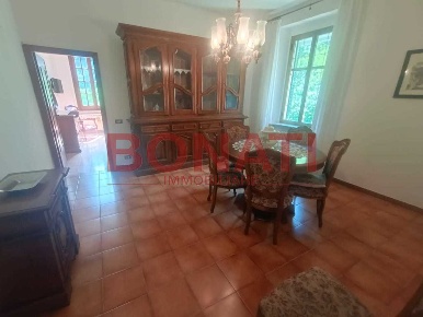 Foto Appartamento in Via la Spezia 45, Follo di 115 m² con 5 locali