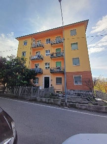 Foto Appartamento a Fornovo di Taro di 100 m² con 4 locali in vendita