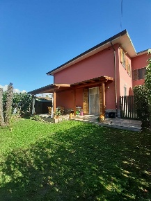 Foto Appartamento a Ameglia di 83 m² con 4 locali in affitto