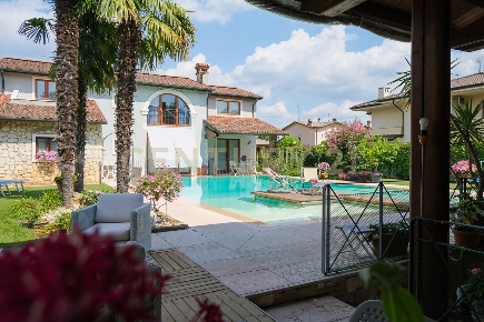 Foto Villa unifamiliare in Via Adige 11, Montecchia di Crosara di 400 m²