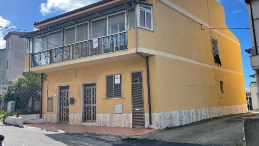 Foto Villa bifamiliare in Via Vaisette 7, Ricadi di 235 m² con 10 locali