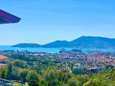 Foto Appartamento a La Spezia Isola di 120 m² con 4 locali in vendita