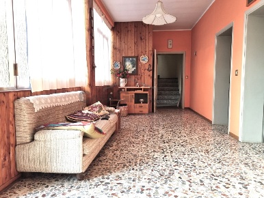 Foto Appartamento in Via Marco Ghirardelli, Gandino di 260 m² con 5 locali