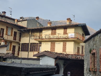 Foto Appartamento in Via Marco Ghirardelli, Gandino di 260 m² con 5 locali