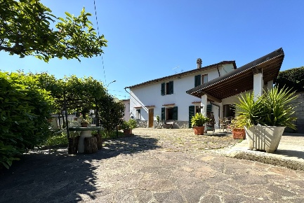 Foto Villa singola in Località Castagneta, Vernio di 180 m² con 6 locali