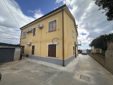 Foto Casale a Simeri Crichi di 290 m² con 10 locali in vendita