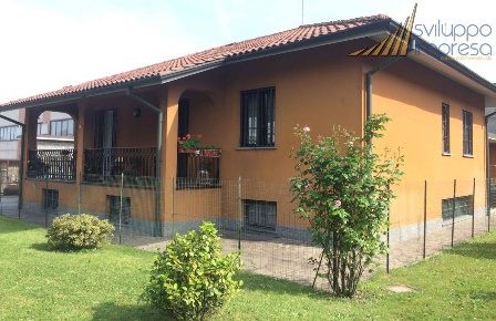 Foto Villa unifamiliare in via Luigi Galvani, Burago di Molgora di 670 m²
